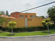 ¡CASA ECONOMICA EN VENTA, REMATE CON ALBERCA Y JARDIN!...