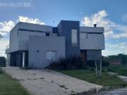 Casa El Canton Golf. Amplios ambientes. 3 dormitorios,...