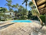 Casa em Algarve, Cotia/SP de 342m² 3 quartos à venda por...