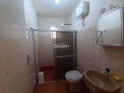 Casa em alvenaria com excelente localizaãão e amplo...