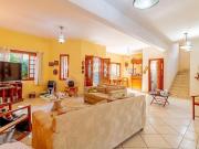 Casa em Atibaia com 03 Quartos, Piscina, Espaço Gourmet...