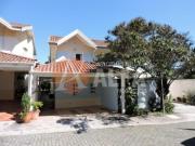 Casa em Chácara Pavoeiro, Cotia/SP de 211m² 3 quartos à...