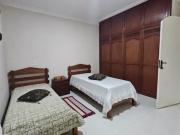 Casa em Cond. Fechado para aluguel e venda tem 455 mÂ² e...