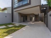 Casa em Condomínio, 03 Suítes, 03 Vagas, Terraço com...