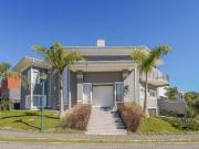 Casa em Condomínio, 04 Suites, 04 Vagas, Piscina, Santa...