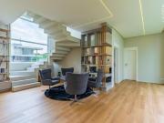 Casa em Condomínio, 05 Suítes, 04 Vagas, Piscina...