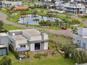 Casa em Condominio 3 Dormitórios Bairro Dubai