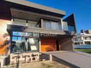 Casa em Condomínio, 4 dormitórios, 435 m², em Distrito...