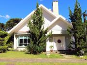 Casa em condomínio 4 suítes com jardim e piscina, 688 m²...