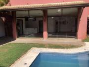 Casa em condomínio 4 suítes, lareira, salão festas,...