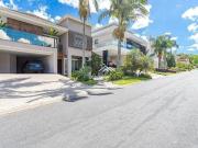 Casa em Condomínio 4 suítes no Campo Comprido