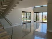 CASA EM CONDOMINIO 4 SUÍTES SENDO 1 SUÍTE COM...