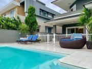 CASA EM CONDOMÍNIO À COM 4 DORMITÓRIOS, PÁTIO AMPLO COM...