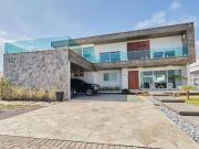 Casa em Condomínio à Venda 3 Suítes com Alto Padrão...