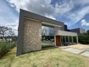 Casa em Condomínio à venda, 4 quartos, 4 suítes, 4...