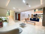 Casa em Condomínio à venda, 4 quartos, 4 suítes, 8...