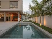 Casa em condomínio à venda, 5 quartos, 4 suítes, 4...