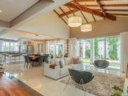 CASA EM CONDOMÍNIO À VENDA COM 3 SUÍTES NO CAMPO COMPRIDO