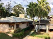 Casa em condomínio à venda na região do Gramado, com 4...