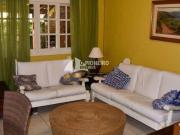 Casa em condomínio à venda próximo à praia de Juquehy