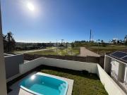Casa em Condomínio com 3 quartos, 1 vaga e 200m² para...