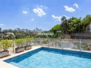 CASA EM CONDOMÍNIO COM 3 SUÍTES 4 GAR...