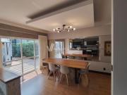 Casa em condomínio com 3 suítes, closet, isolado com...