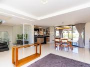 Casa em condomínio com 3 suítes e 4 vagas no Bairro Alto