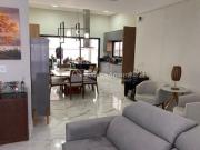 Casa em condomínio, com 3 suítes e piscina, 253m² de...