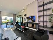 Casa em condomínio com 3 suítes mobiliada e beira lago...