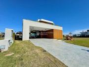 Casa em Condomínio com 400m² e 4 dormitórios, 4 suítes,...