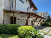 Casa em Condomínio com 4 dormitórios em Florianópolis