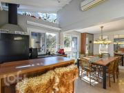 Casa em Condomínio com 4 dormitórios em Porto Alegre