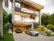 Casa em Condomínio com 4 dormitórios em Porto Alegre