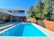 Casa em Condomínio com 4 dormitórios em Porto Alegre