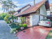 Casa em Condomínio com 4 dormitórios em Porto Alegre