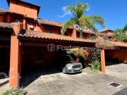 Casa em Condomínio com 3 dormitórios em Porto Alegre