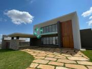 Casa em Condomínio com 4 quartos