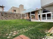 Casa em Condomínio com 4 suítes, 5 Banheiros, 6 vagas em...