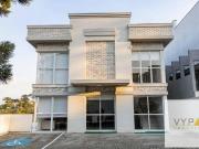 Casa em condomínio com 4 suítes e elevador