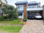 Casa em condomínio com 4 suítes mobiliada e decorada com...