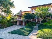 Casa em Condomínio com 5 dormitórios em Porto Alegre