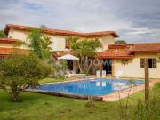 Casa em condomínio com acesso exclusivo ao clube