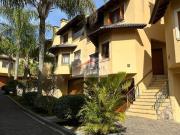 Casa em Condomínio com Espaço Gourmet, Piscina e 3...