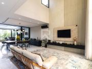 Casa em Condomínio com Jardim, 3 suítes 4 Vagas à venda,...