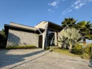 Casa em condominio com piscina e área gourmet completa