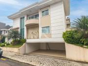 Casa em Condomínio com Quintal e 3 quartos, 236m2 para...