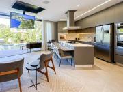 Casa em Condomínio de Alto Padrão – 4 Suítes, Pisc