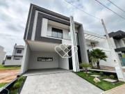 Casa em Condomínio de Alto Padrão com 3 Dormitórios,...