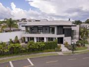 Casa em condomínio de alto padrão em Santa Felicidade...